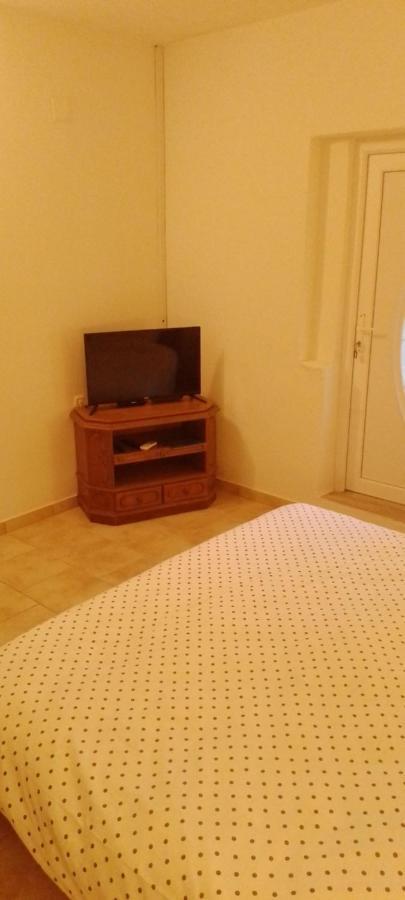 Apartman Kevin Karlobag Ngoại thất bức ảnh
