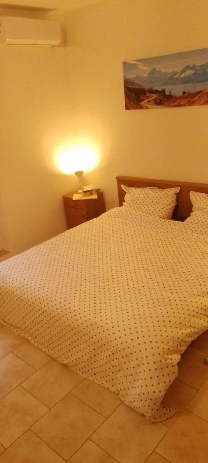 Apartman Kevin Karlobag Ngoại thất bức ảnh